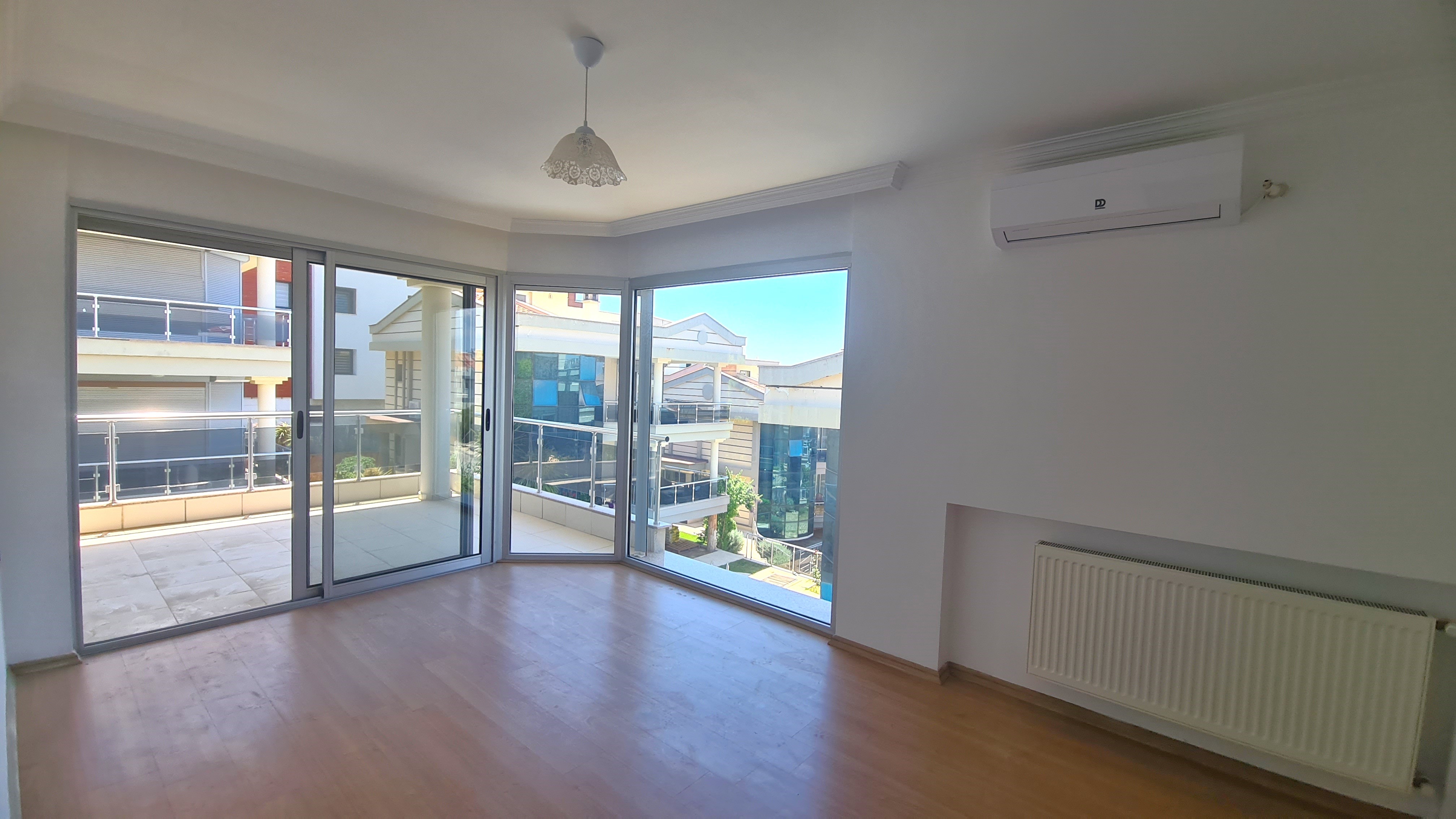 PRIVATE DETACHED VILLA  WITH SEA VIEW IN MARINA AREA