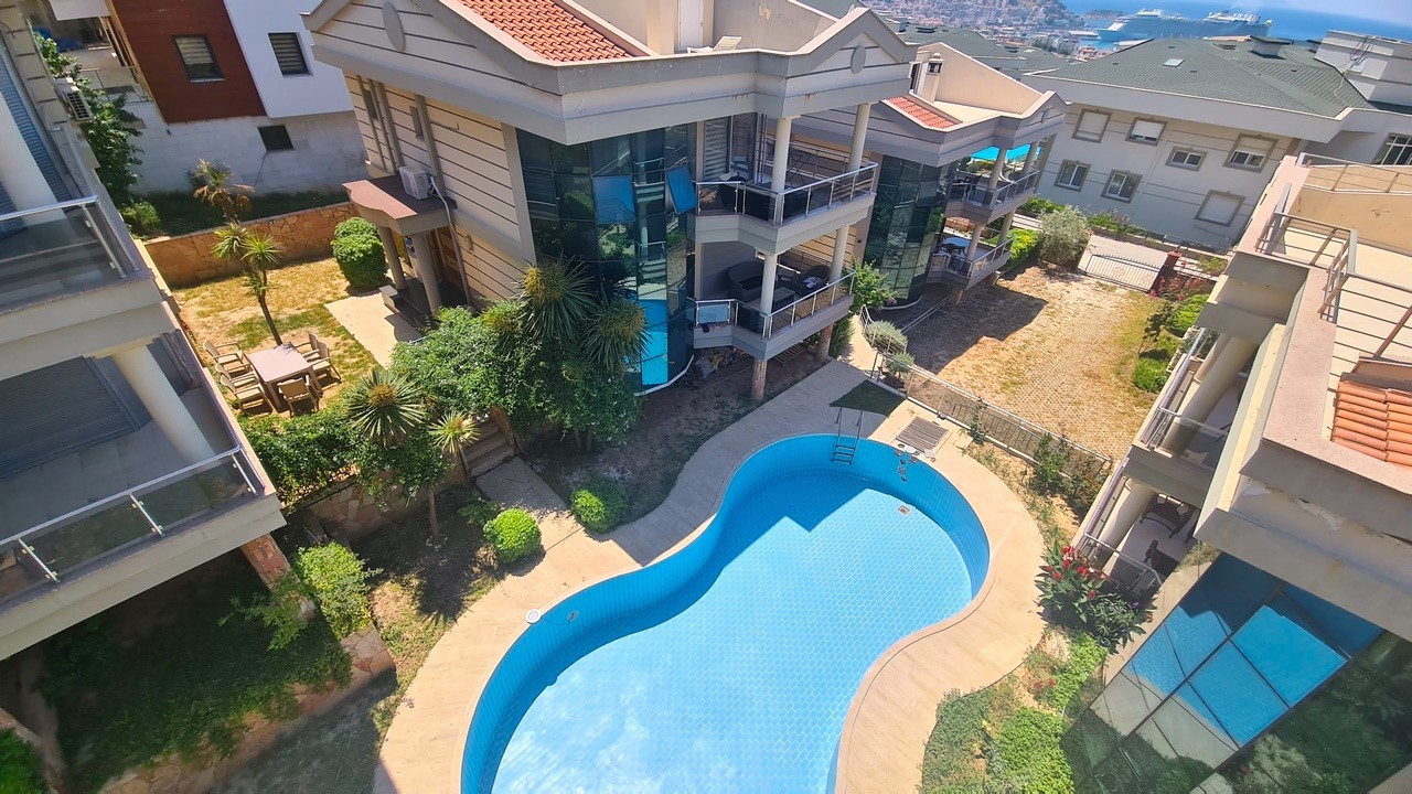 PRIVATE DETACHED VILLA  WITH SEA VIEW IN MARINA AREA