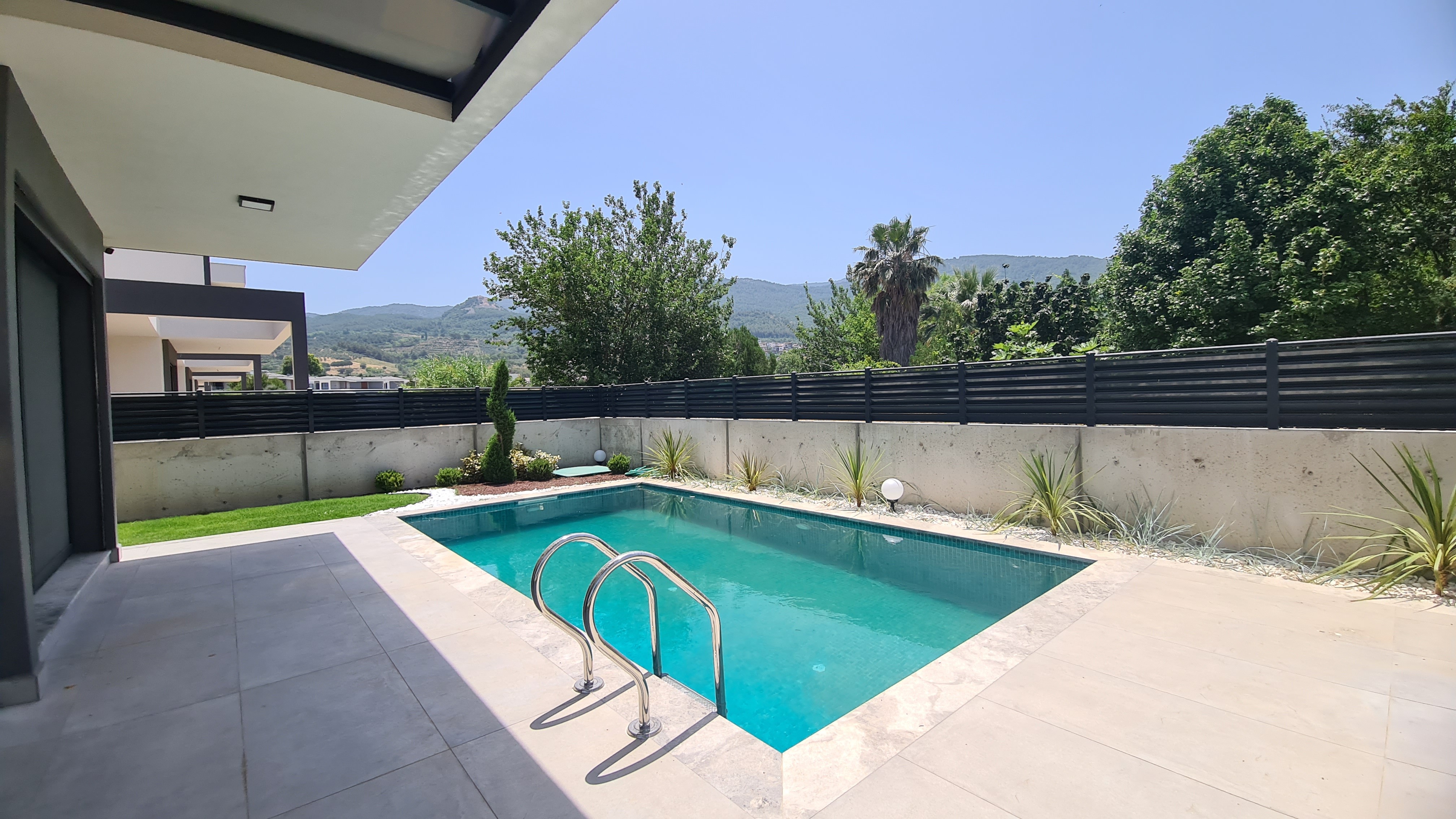 PRIVATE DETACHED VİLLA 300 SQM GARDEN IN GÜZELÇAMLI