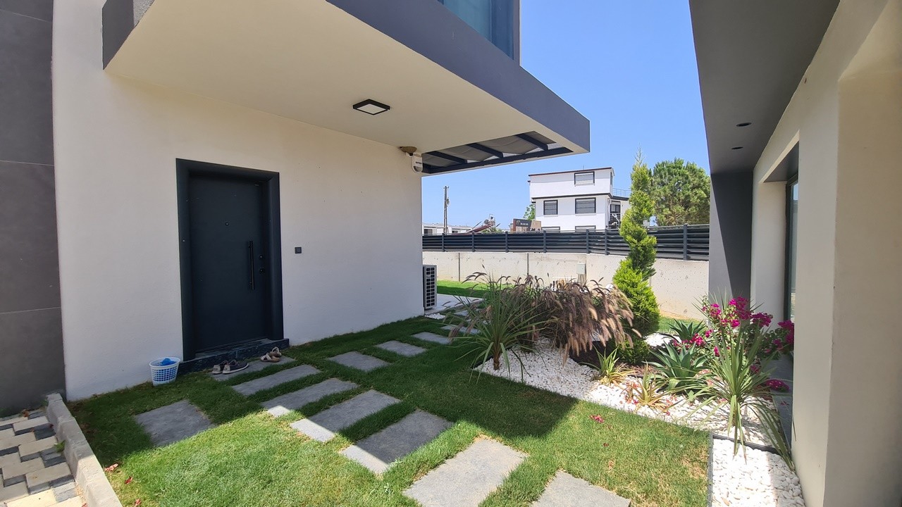 PRIVATE DETACHED VİLLA 300 SQM GARDEN IN GÜZELÇAMLI