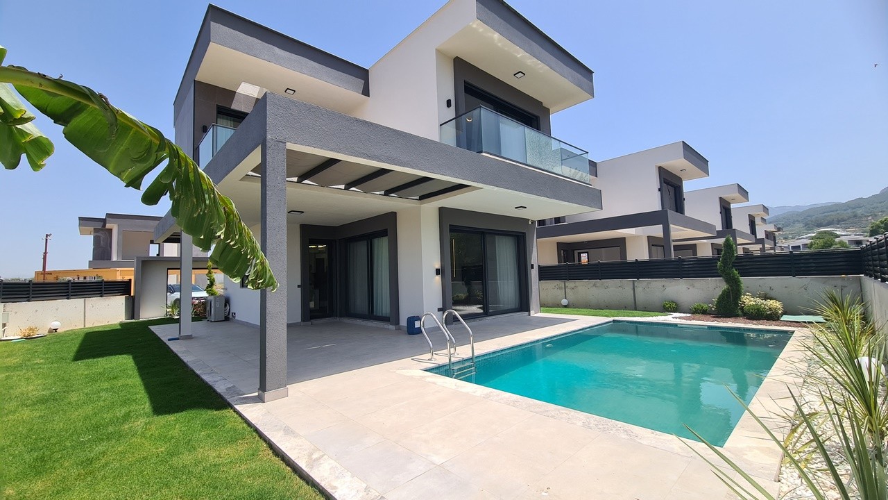 PRIVATE DETACHED VİLLA 300 SQM GARDEN IN GÜZELÇAMLI