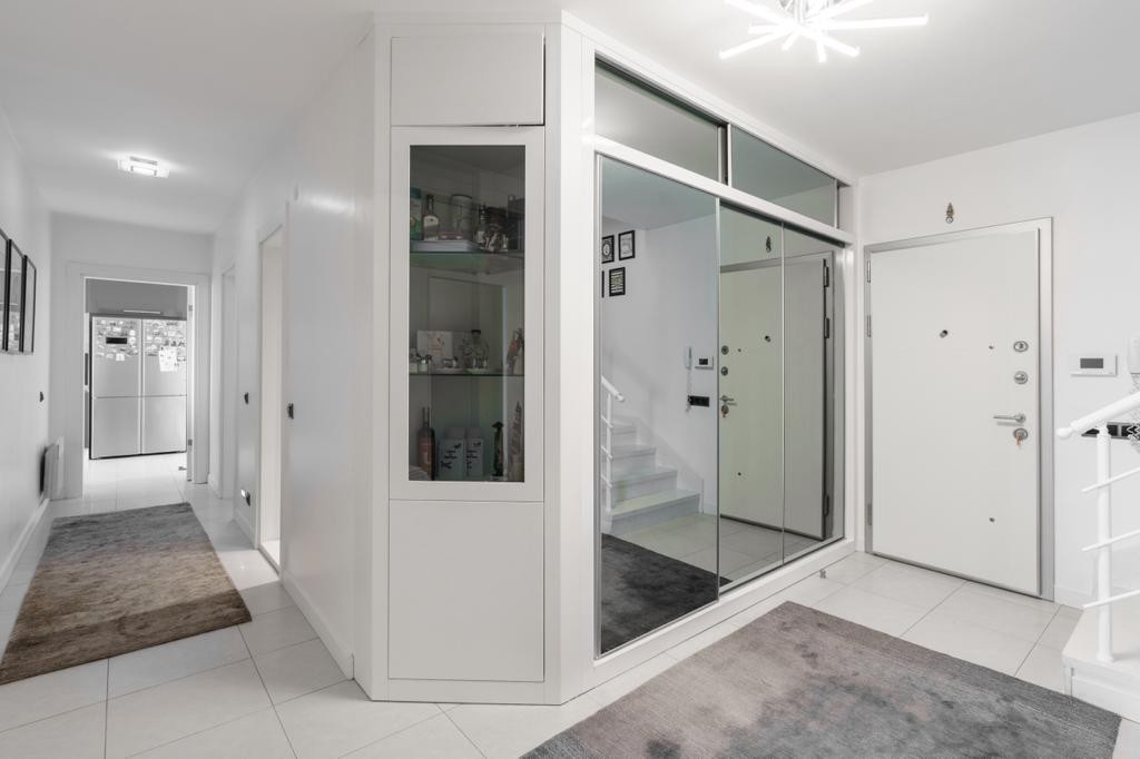 Magnificent Duplex Apartment with Sea View, Near Marina Area