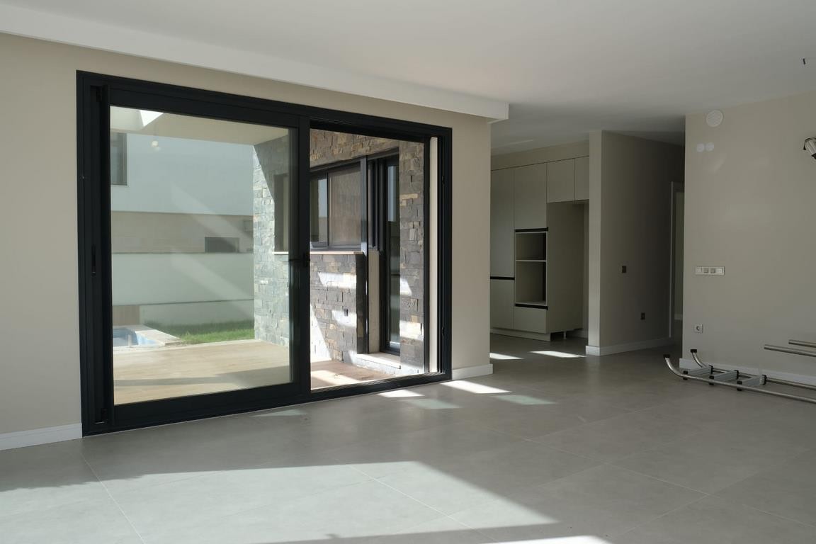 4+1 Villa with Private Pool in Ladies Beach