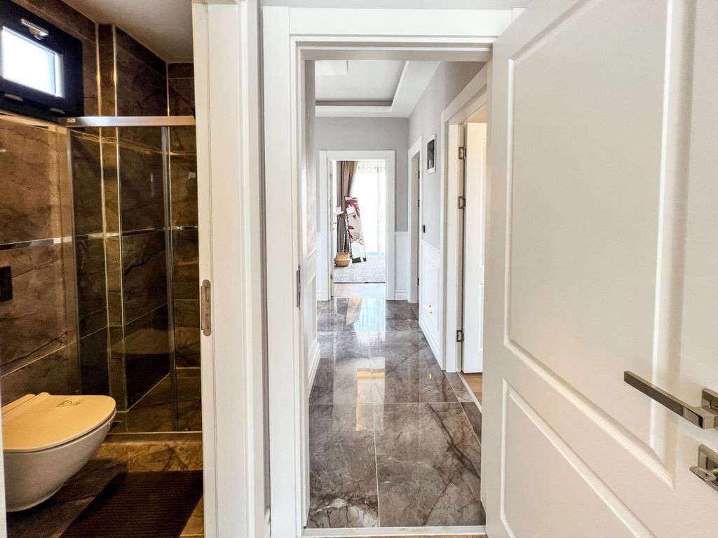 Detached Villa with Private Pool and Near the Sea