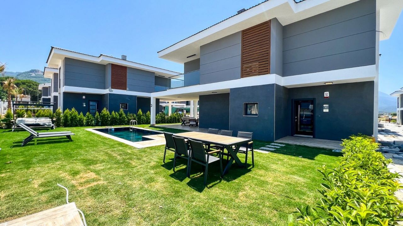 Detached Villa with Private Pool and Near the Sea