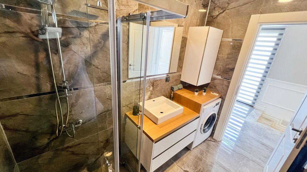 Detached Villa with Private Pool and Near the Sea