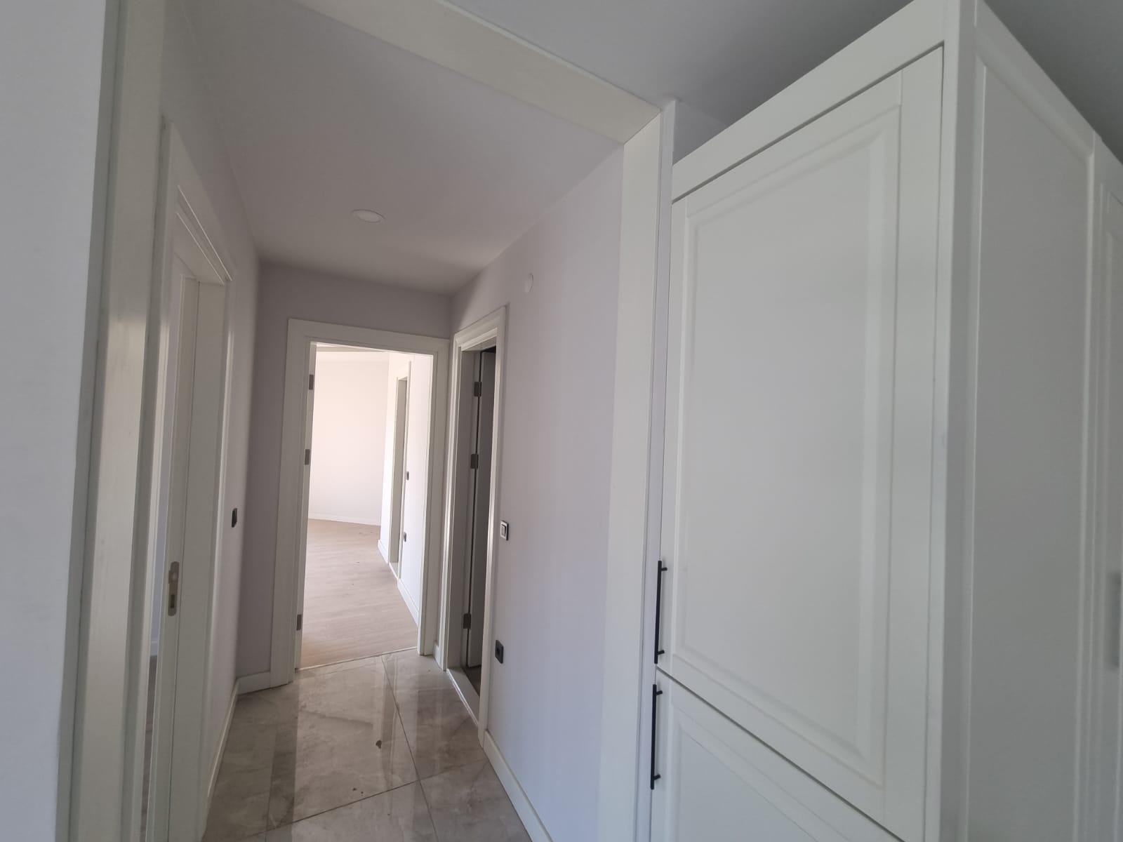 Prime Location in Kuşadası! Modern 2+1 Apartment with Pool and Security