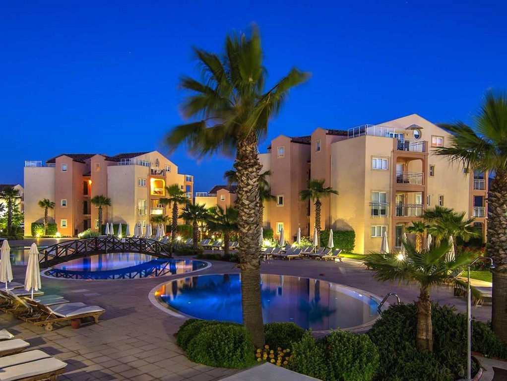 Luxury Golf Resort Spa Hotel, Opportunity with 2+1 Apartment