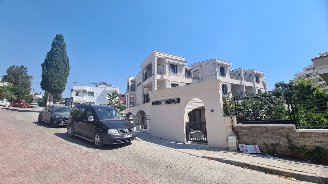 COUNTRY MODERN ARCHITECTURE APARTMENTS ON THE LADİES BEACH