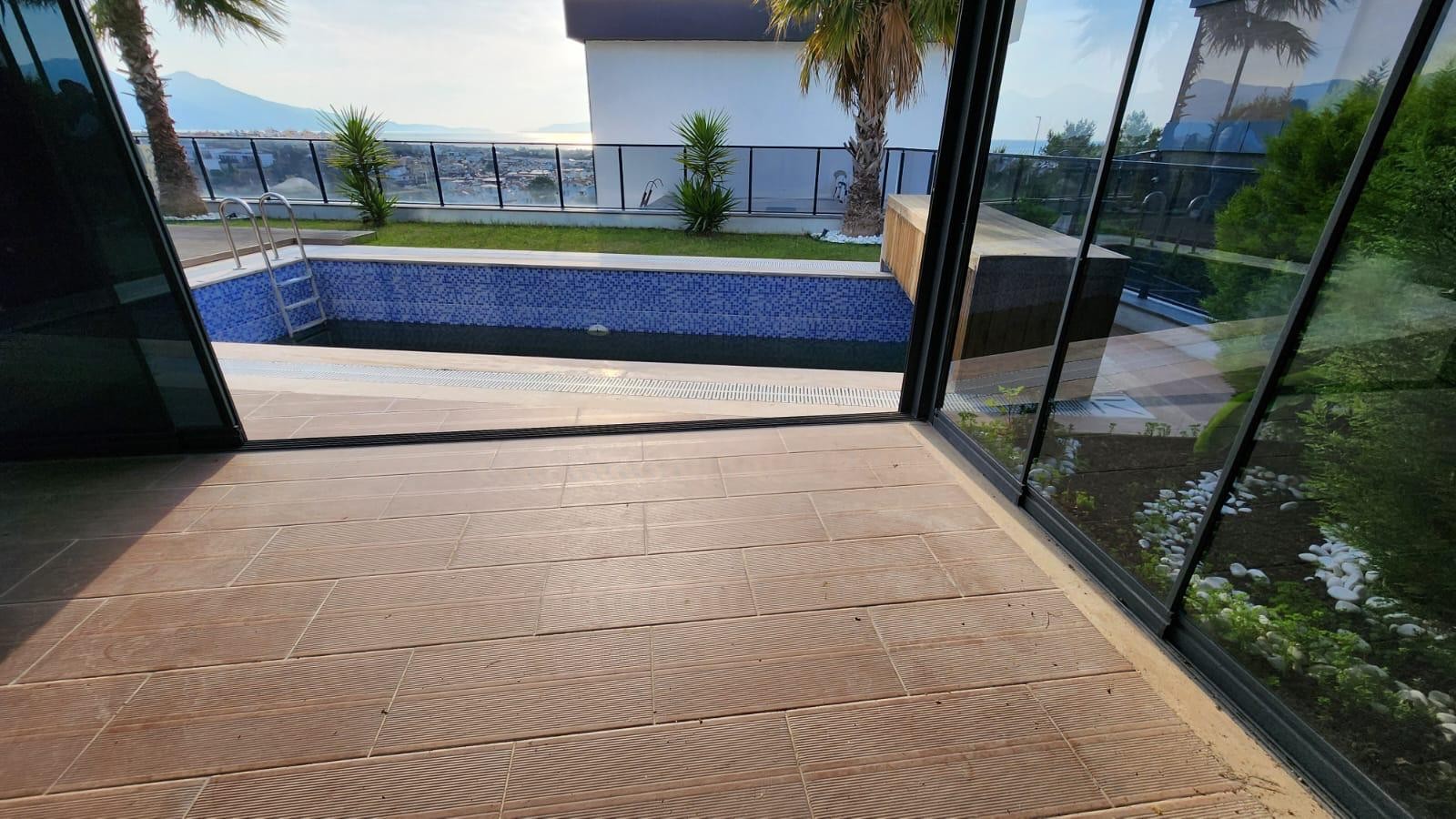 ОТДЕЛЬНАЯ ВИЛЛА С ЧАСТНЫМ САДОВЫМ УЧАСТКОМ В КУШАДАСЫ.