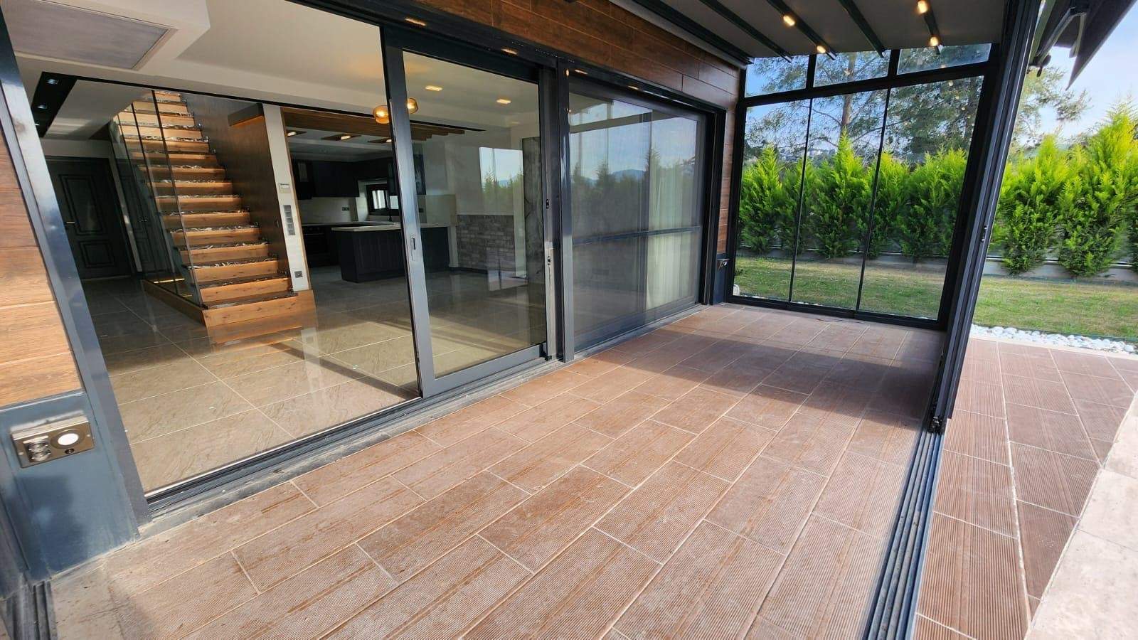 ОТДЕЛЬНАЯ ВИЛЛА С ЧАСТНЫМ САДОВЫМ УЧАСТКОМ В КУШАДАСЫ.