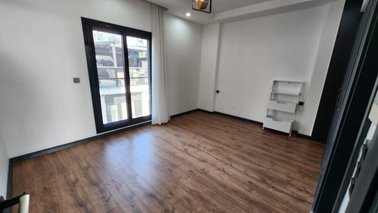 ОТДЕЛЬНАЯ ВИЛЛА С ЧАСТНЫМ САДОВЫМ УЧАСТКОМ В КУШАДАСЫ.