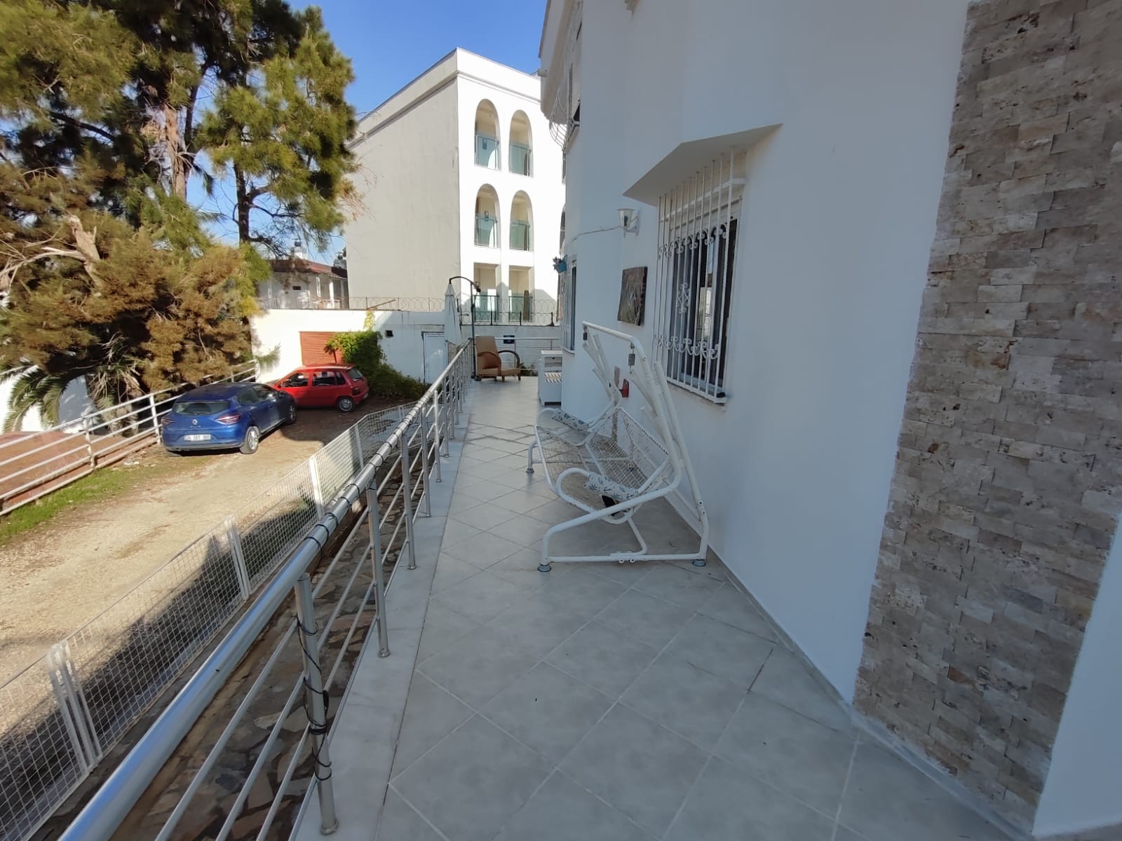 Semi-Detached 5 Bedroom 3 Bathroom Holiday Home with Spacious Garden, Just 50 Meters from Ladies Beach, Kuşadası