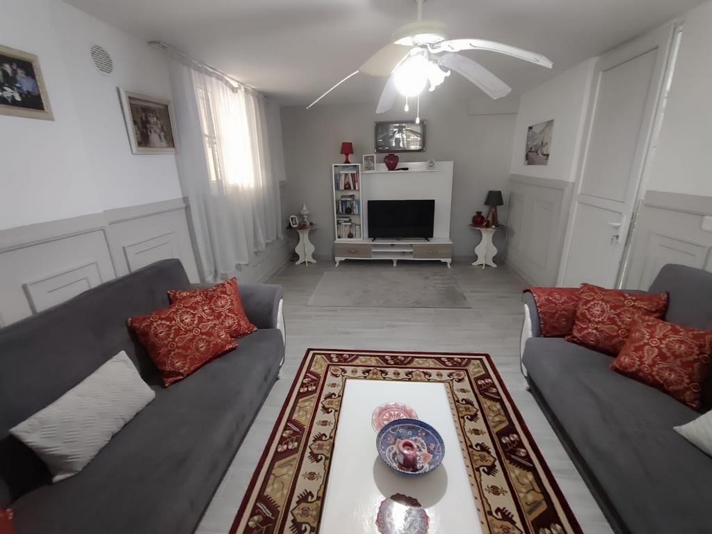 Semi-Detached 5 Bedroom 3 Bathroom Holiday Home with Spacious Garden, Just 50 Meters from Ladies Beach, Kuşadası