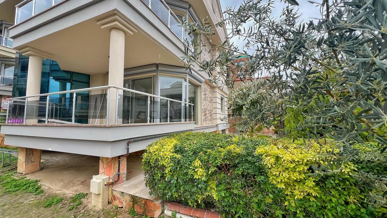 PRIVATE DETACHED VILLA  WITH SEA VIEW IN MARINA AREA