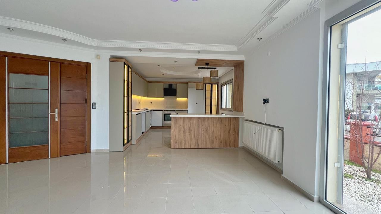 PRIVATE DETACHED VILLA  WITH SEA VIEW IN MARINA AREA