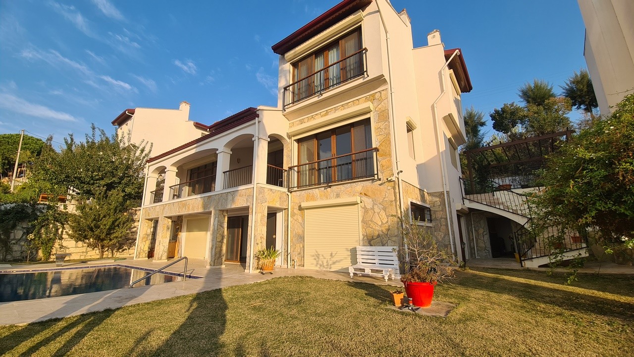 "Stunning 5-Bedroom Villa with Private Pool, Nature and Sea Views in Kuşadası Soğucak"