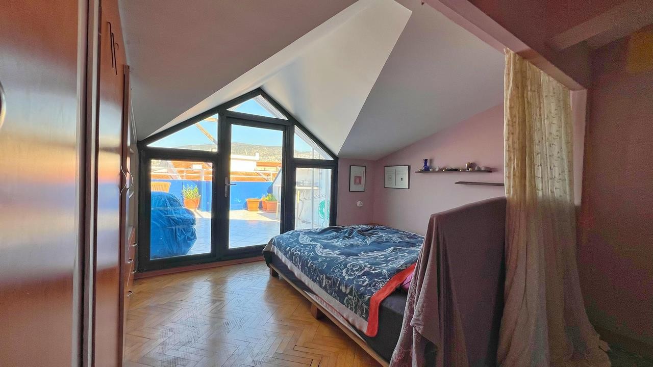 "3+1 Penthouse Duplex in the Heart of the City, Steps from the Seaside"