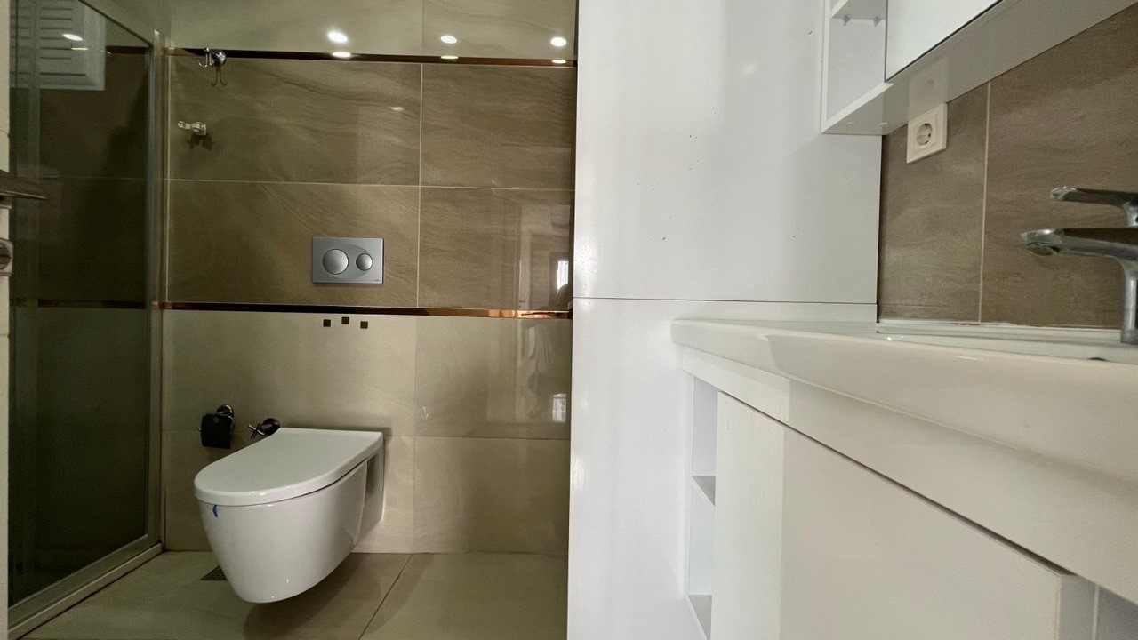 FOR SALE – APARTMENT IN A LUXURY COMPLEX IN THE CENTER OF KUŞADASI