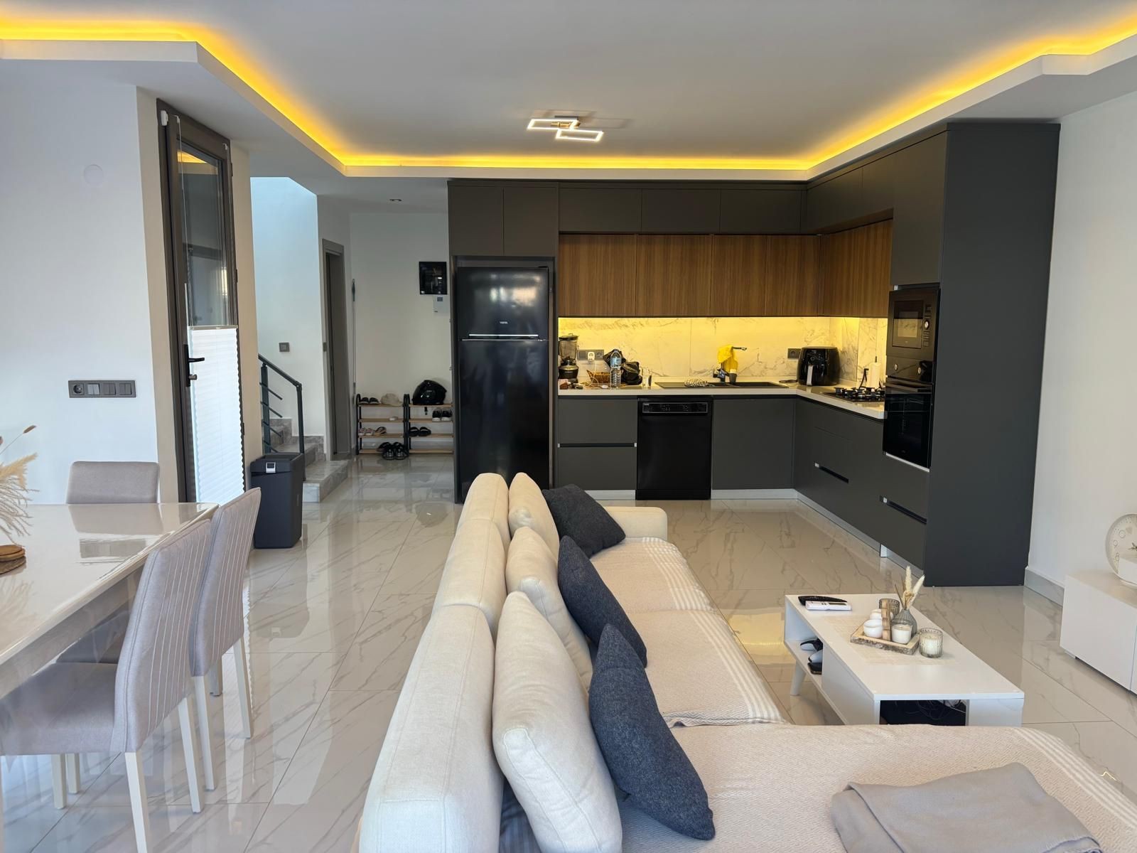 Detached villa with private pool for sale kusadasi