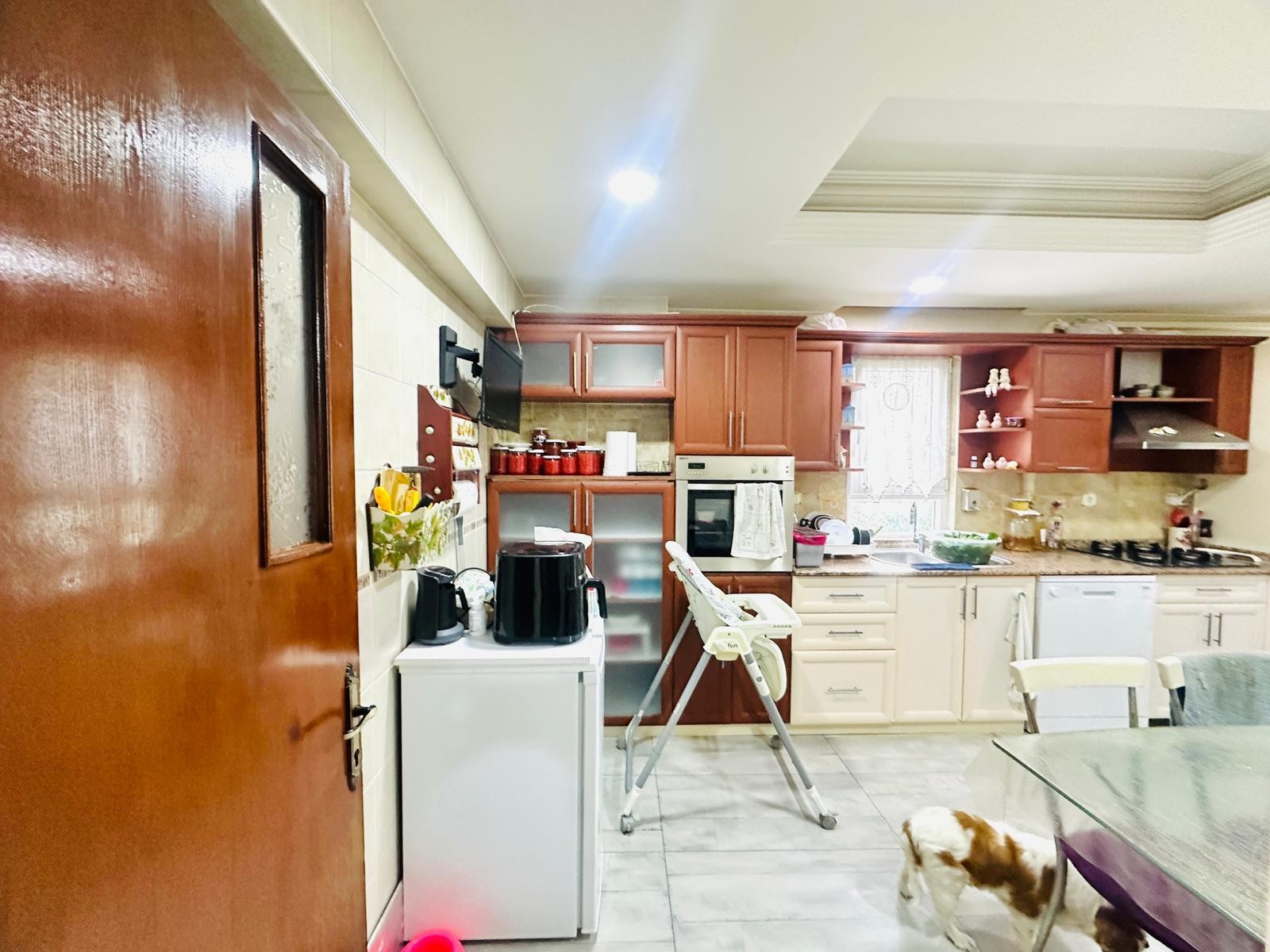 In the Heart of Kuşadası! Air-Conditioned, Natural Gas 3+1 Apartment in Türkmen Neighborhood