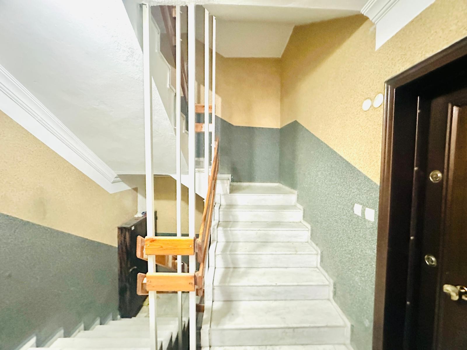 In the Heart of Kuşadası! Air-Conditioned, Natural Gas 3+1 Apartment in Türkmen Neighborhood