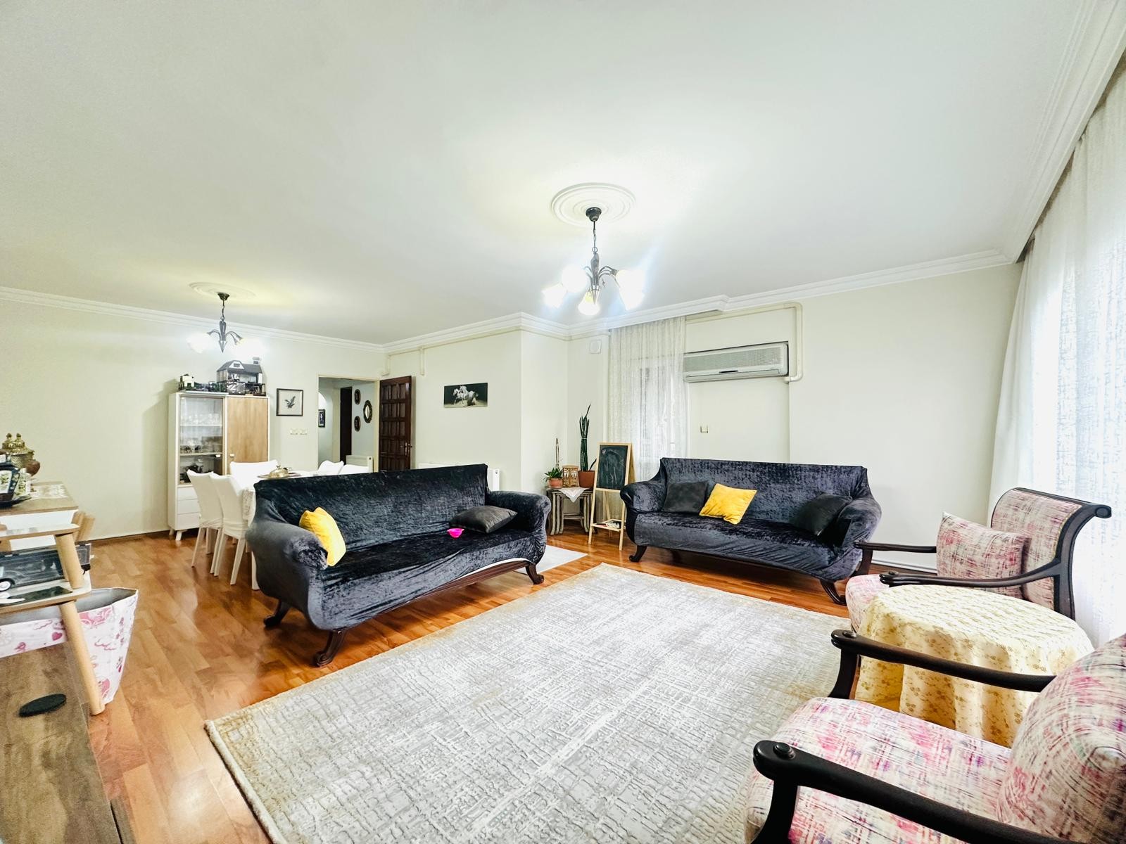 In the Heart of Kuşadası! Air-Conditioned, Natural Gas 3+1 Apartment in Türkmen Neighborhood