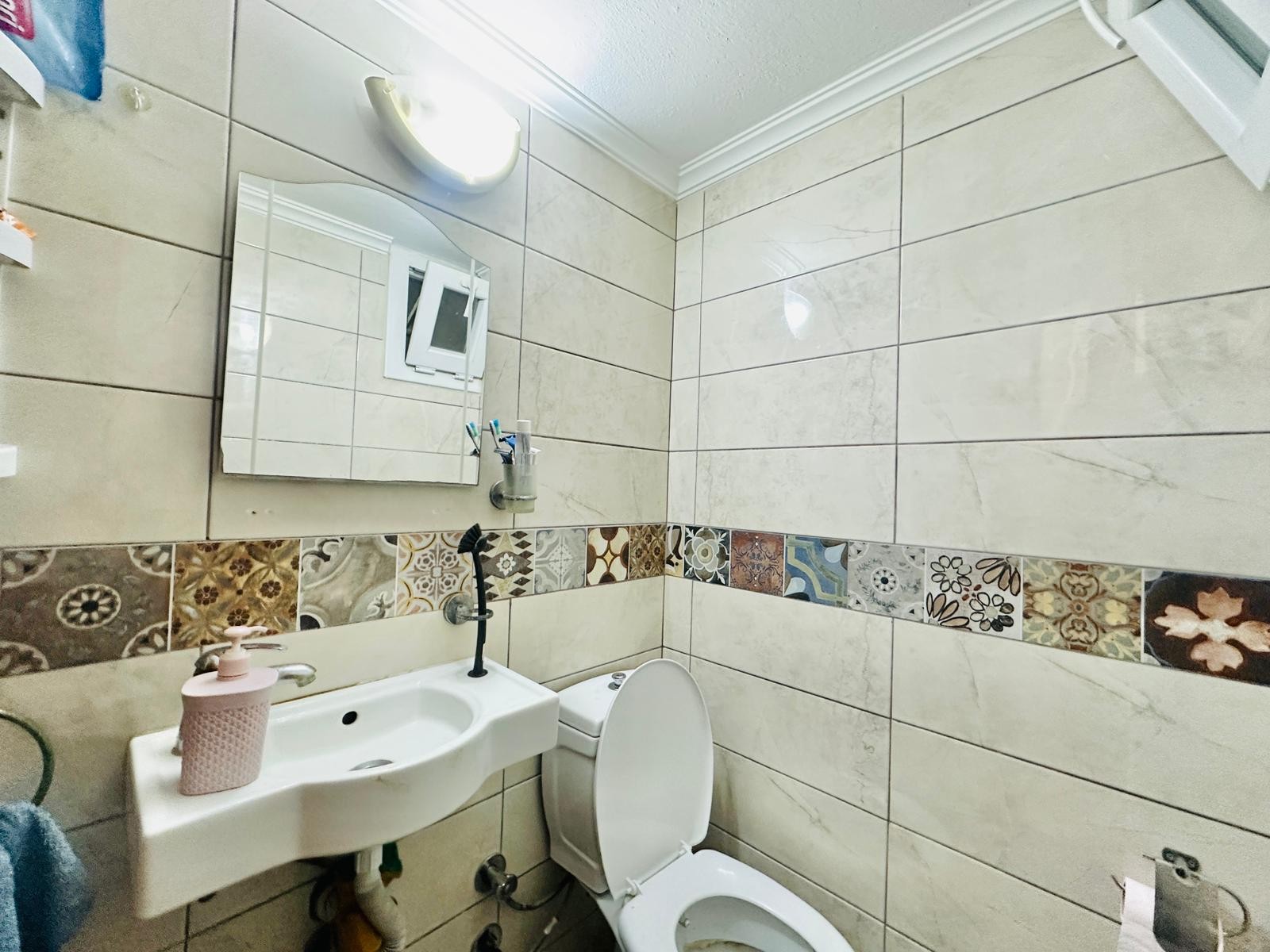 In the Heart of Kuşadası! Air-Conditioned, Natural Gas 3+1 Apartment in Türkmen Neighborhood