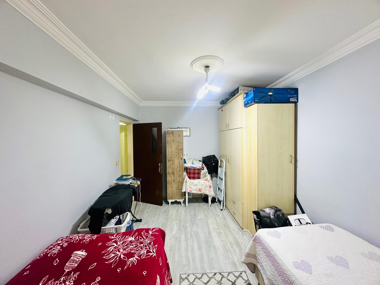 In the Heart of Kuşadası! Air-Conditioned, Natural Gas 3+1 Apartment in Türkmen Neighborhood