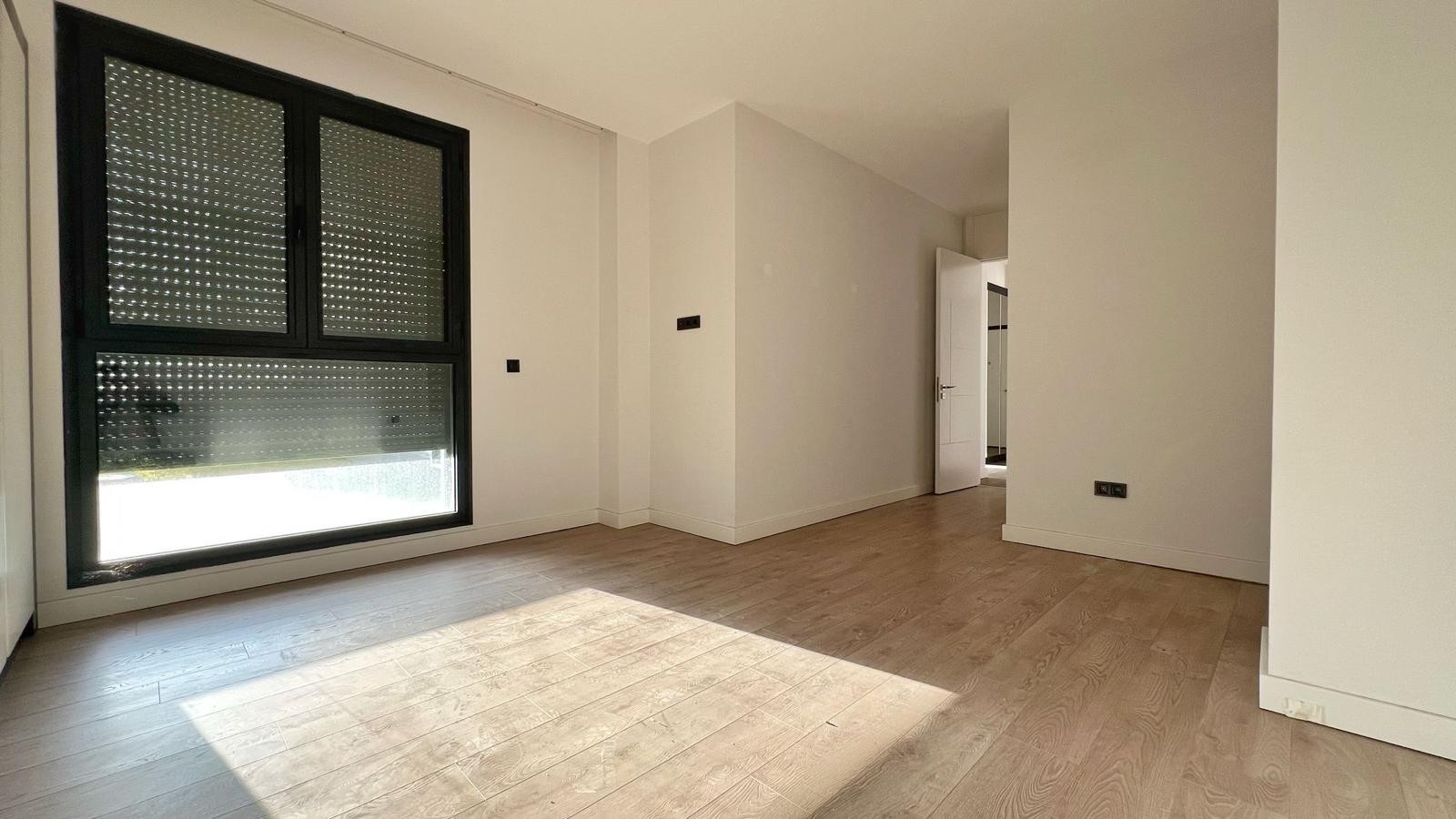 Spacious Apartment with Panoramic Pool and Sea Views in Kuşadası Değirmendere