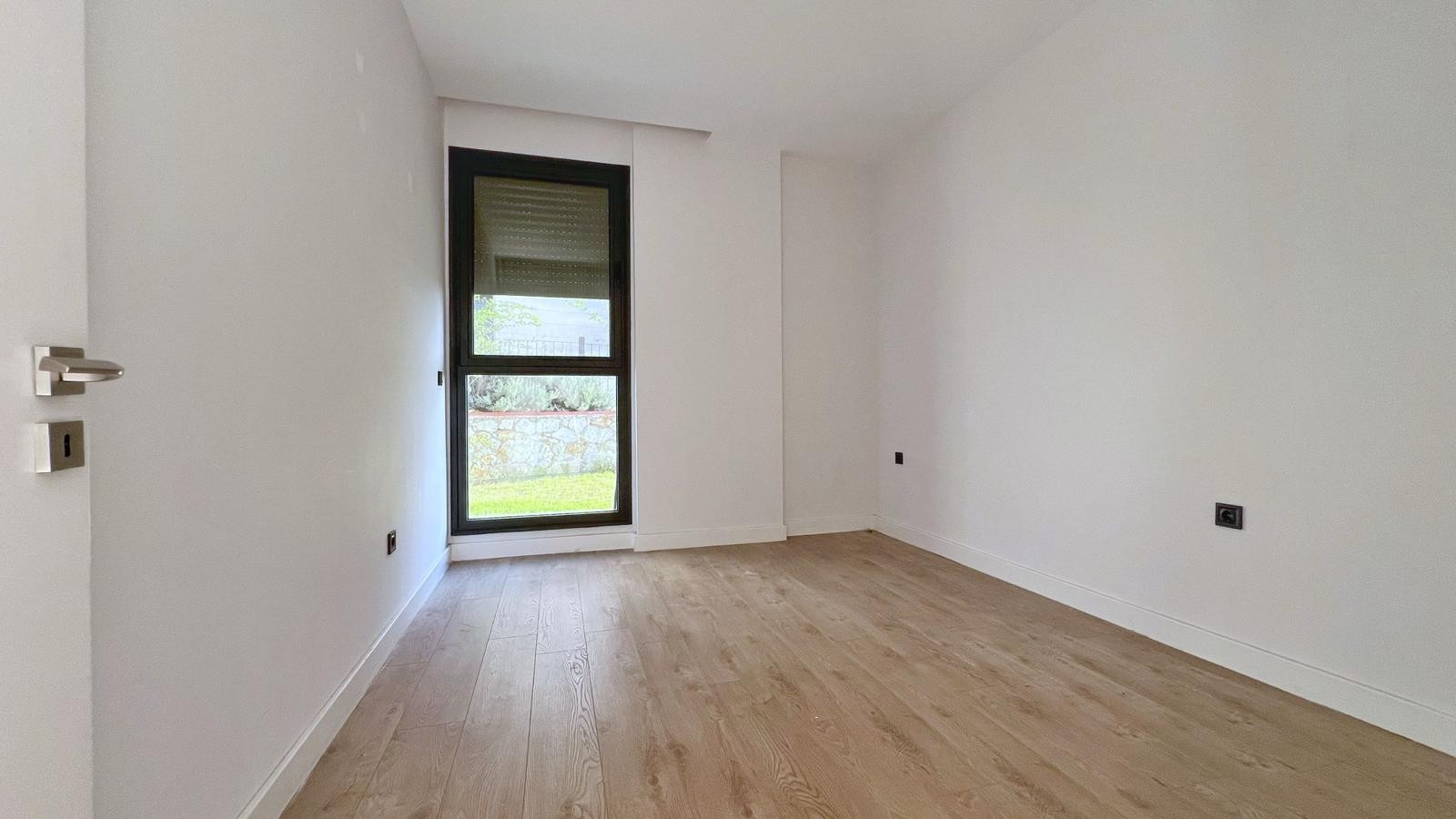 Spacious Apartment with Panoramic Pool and Sea Views in Kuşadası Değirmendere