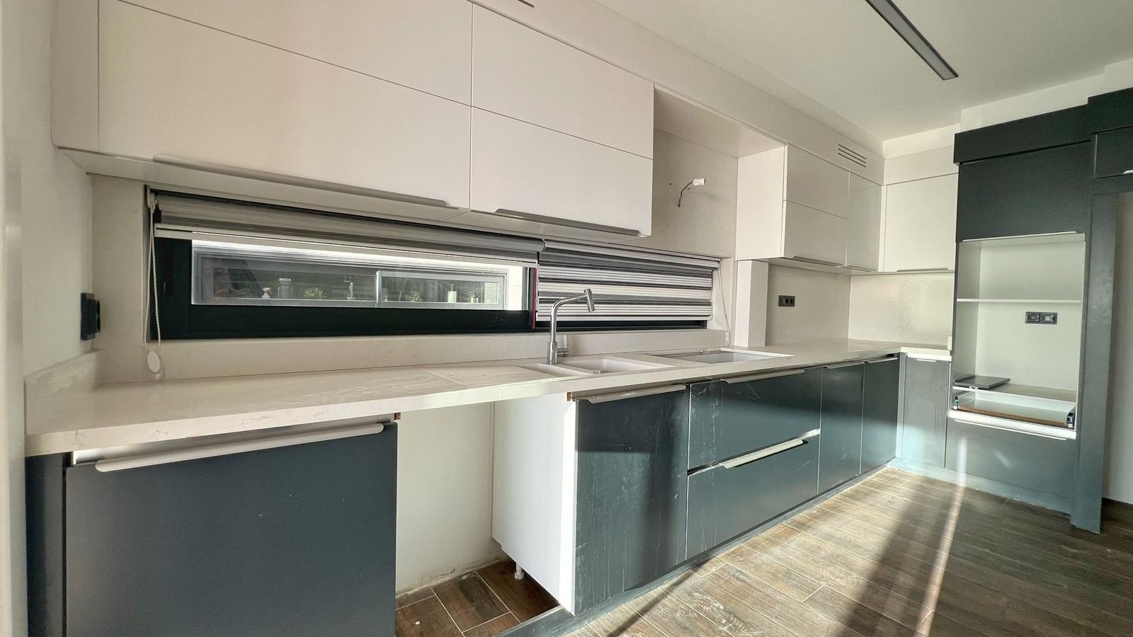 Spacious Apartment with Panoramic Pool and Sea Views in Kuşadası Değirmendere