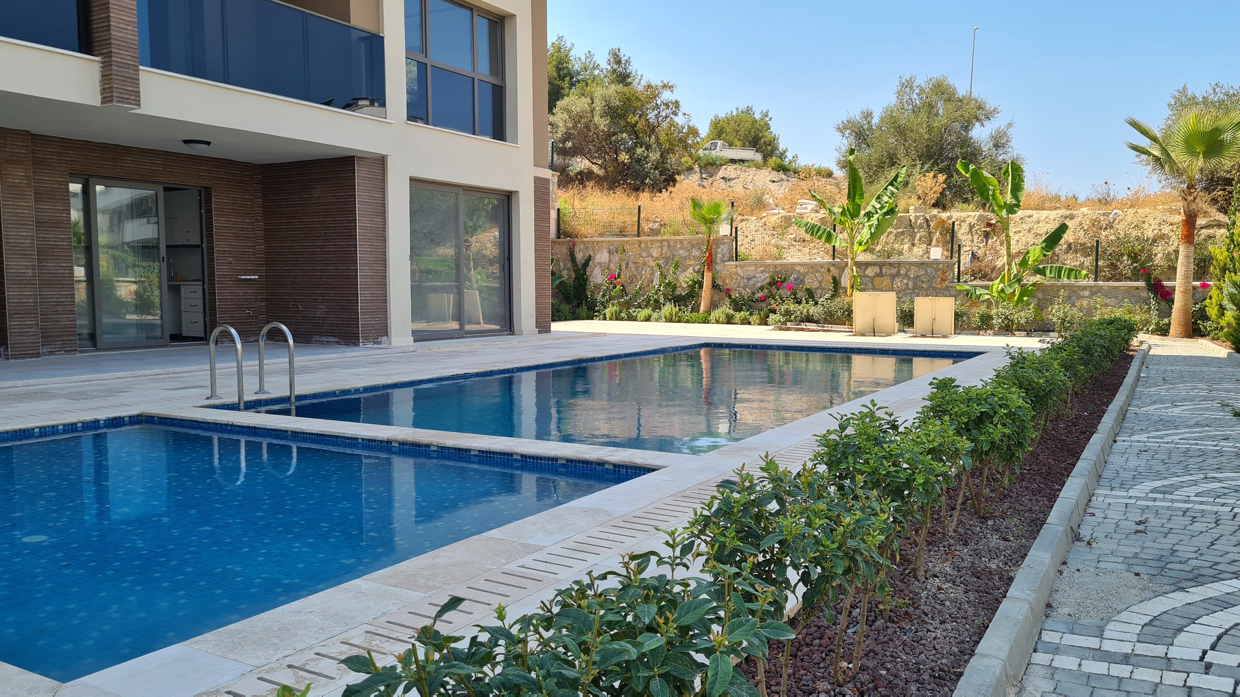 Fully furnished modern apartment for sale in Değirmendere Neighborhood, Kuşadası