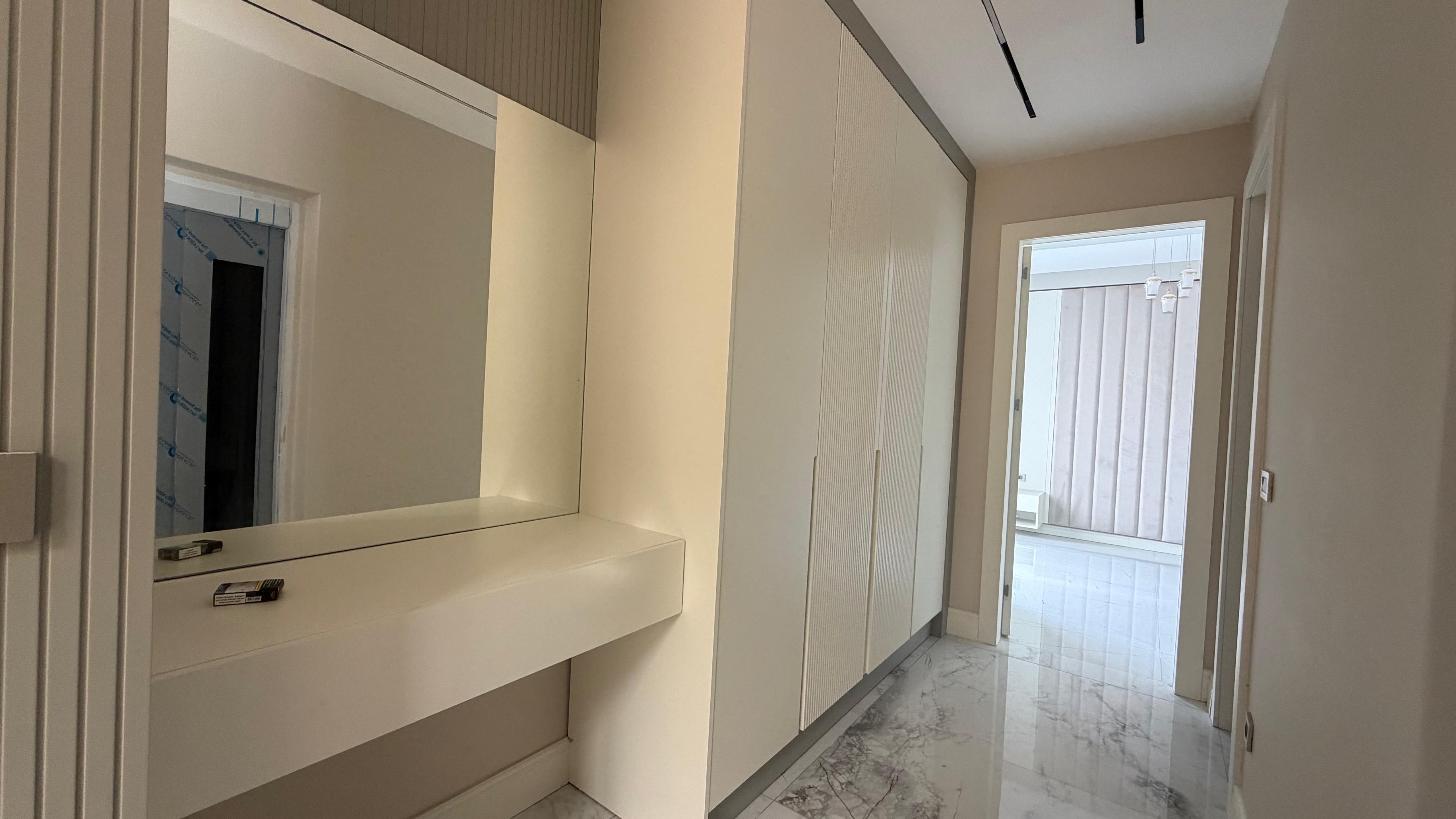 VILLA MODERNA DE LUJO EN VENTA A POCA DISTANCIA A PIE DEL MAR EN EL BARRIO DE EGE, KUŞADASI