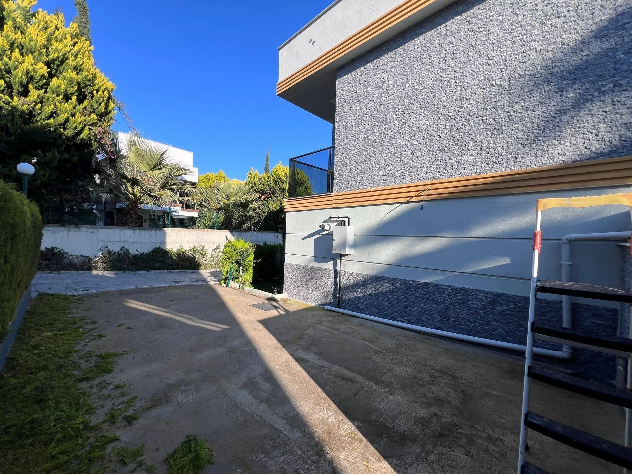 EXCLUSIVE DETACHED VILLA WITH PRIVATE POOL AND SOLAR ENERGY SYSTEM IN KUŞADASI