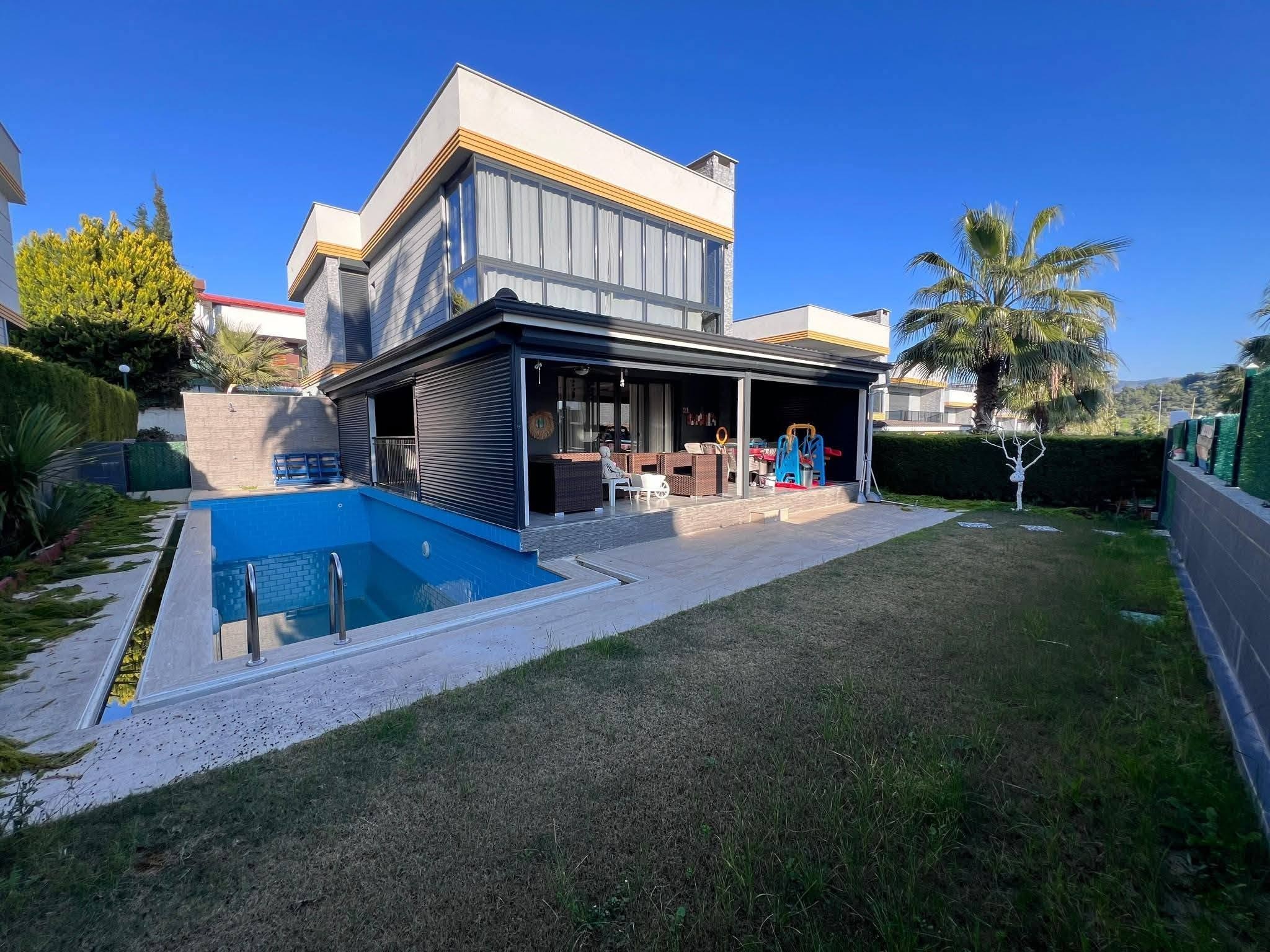 EXCLUSIVE DETACHED VILLA WITH PRIVATE POOL AND SOLAR ENERGY SYSTEM IN KUŞADASI