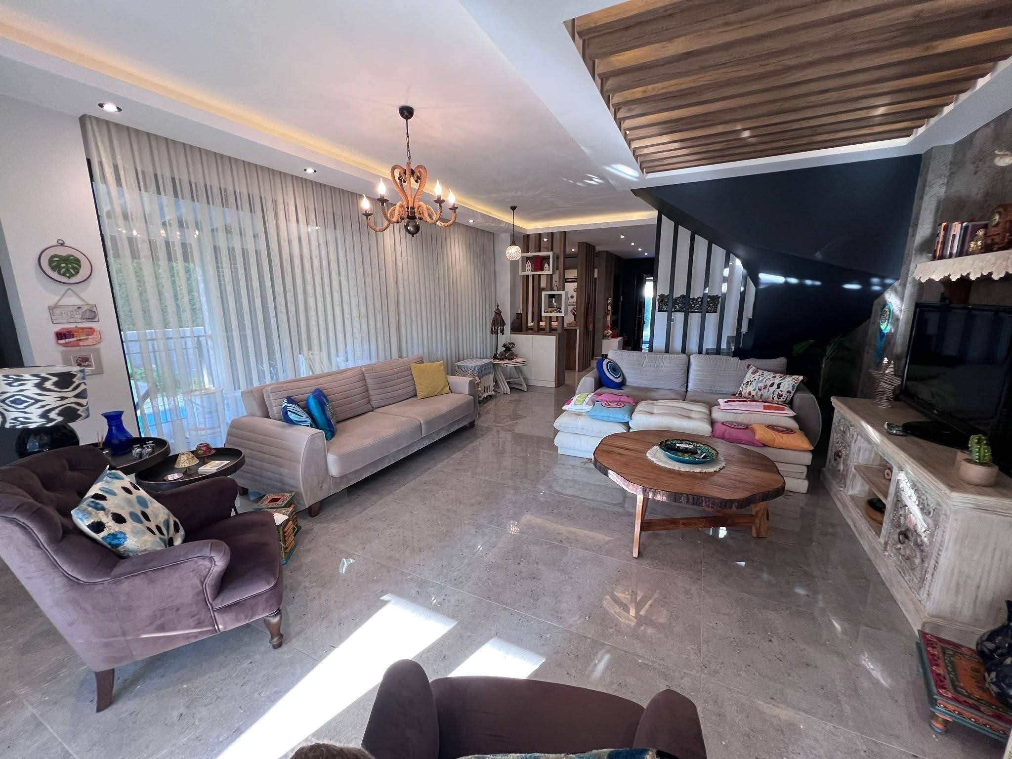 EXCLUSIVE DETACHED VILLA WITH PRIVATE POOL AND SOLAR ENERGY SYSTEM IN KUŞADASI