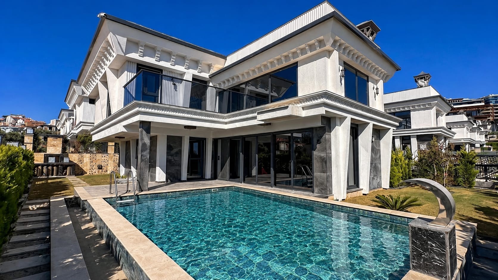 LUXE & EXCLUSIEF ONTWORPEN VILLA IN KADINLAR DENİZİ, KUŞADASI