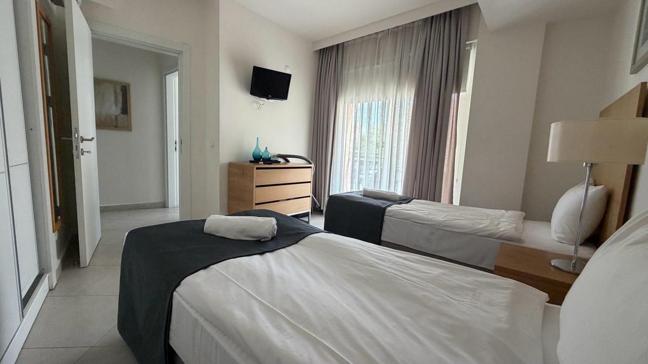 2 makuuhuoneen kalustettu kattohuoneisto Golf & Spa Resortissa Kusadasissa
