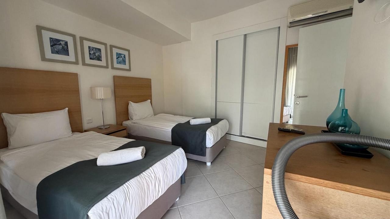 2 makuuhuoneen kalustettu kattohuoneisto Golf & Spa Resortissa Kusadasissa