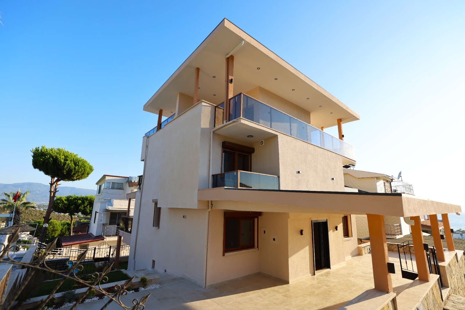 PRESTIGIOUS 6+1 VILLA WITH PANORAMIC SEA VIEWS & DIRECT POOL ACCESS | YAVANSU, KUŞADASI