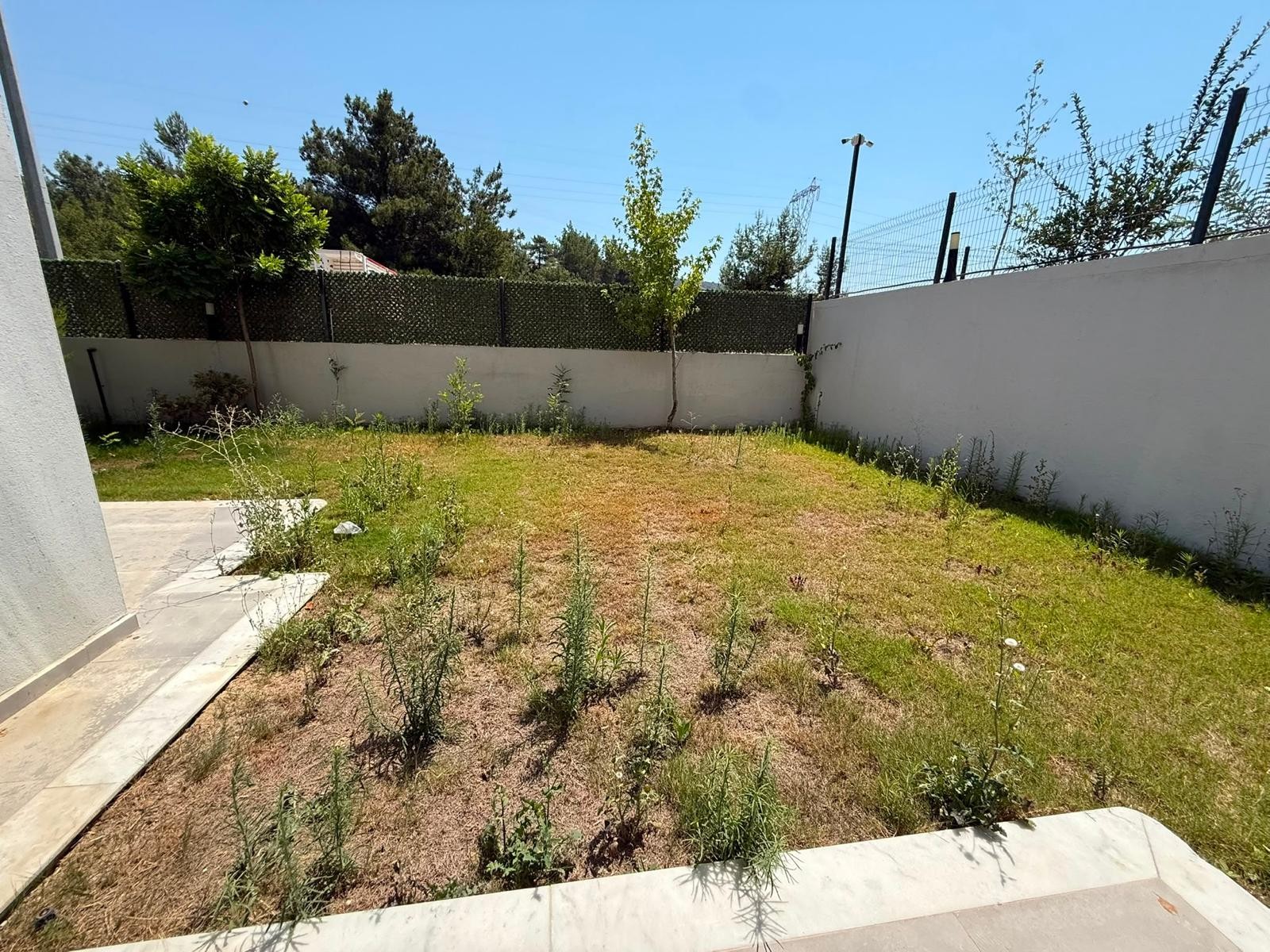 FOR SALE IN KUŞADASI | PRIVATE GARDEN 2+1 | 75 SQM | 50 SQM GARDEN & TERRACE | INDOOR & OUTDOOR POOLS