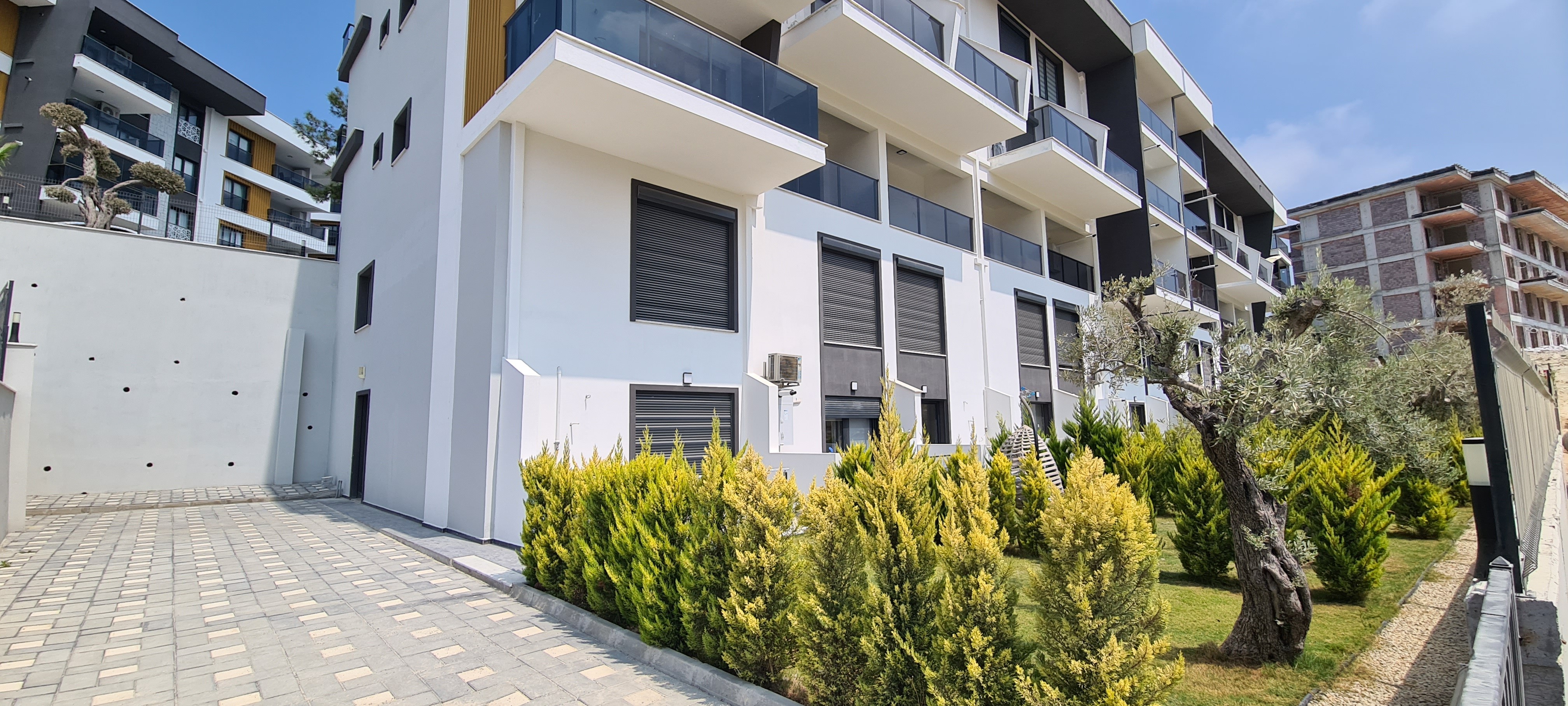 FOR SALE IN KUŞADASI | PRIVATE GARDEN 2+1 | 75 SQM | 50 SQM GARDEN & TERRACE | INDOOR & OUTDOOR POOLS